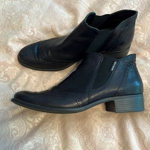 Mephisto Women’s ankle boot size 9